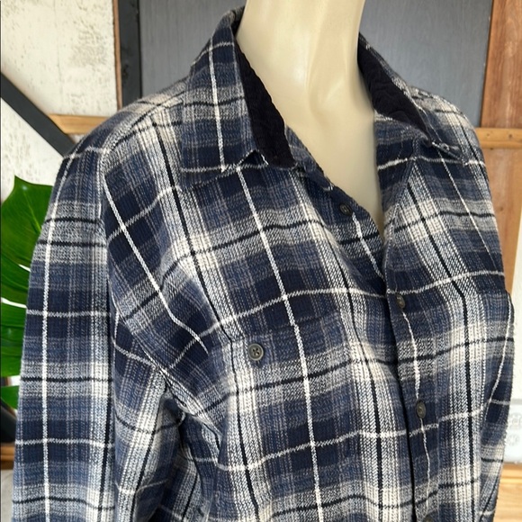 St. John’s Bay Blue and White Plaid Button-Up Shirt size Large - Picture 4 of 8